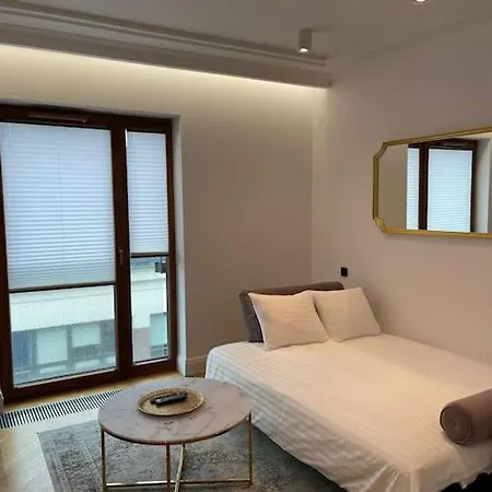 Pawia Charming * Varsavia