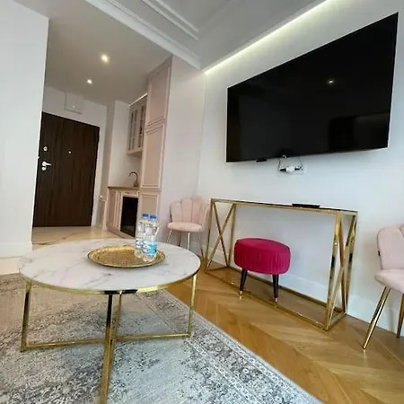 Pawia Charming * Varsavia